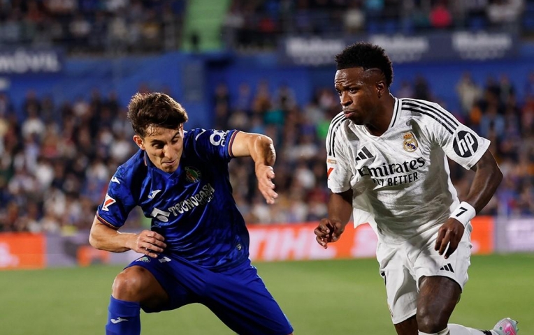 Real Madrid thắng tối thiểu, bám đuổi quyết liệt Barca