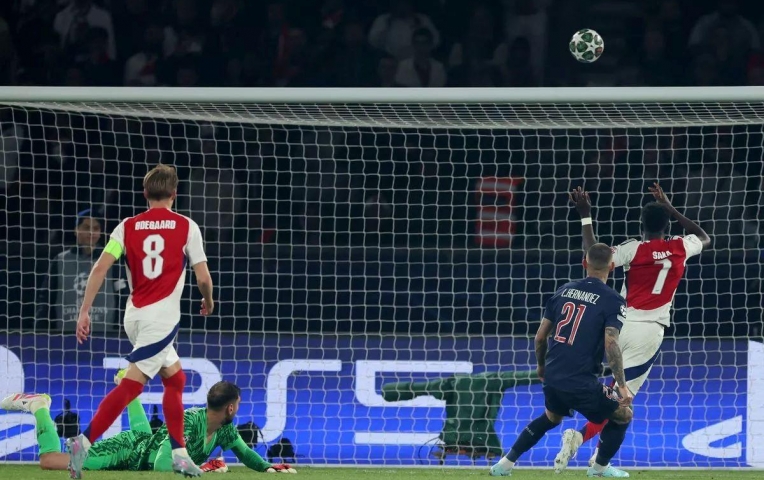 Khoảnh khắc đáng quên khiến Arsenal tan mộng Champions League