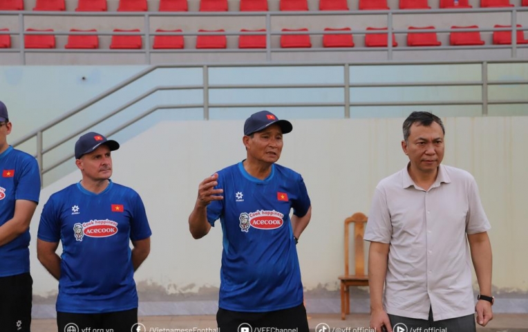 Chủ tịch VFF động viên ĐT nữ Việt Nam trước ngày đấu CLB Đức