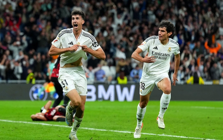 Thắng vất vả, Real suýt để Barca vô địch sớm La Liga