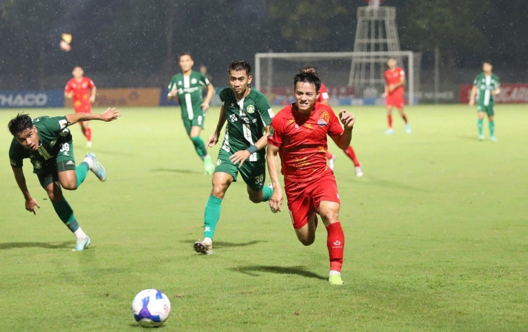 Nghẹt thở cuộc đua tranh vé play-off lên V-League