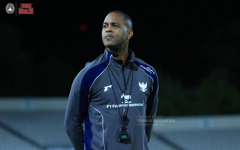 HLV Kluivert tràn đầy khí thế trước cuộc đối đầu Nhật Bản