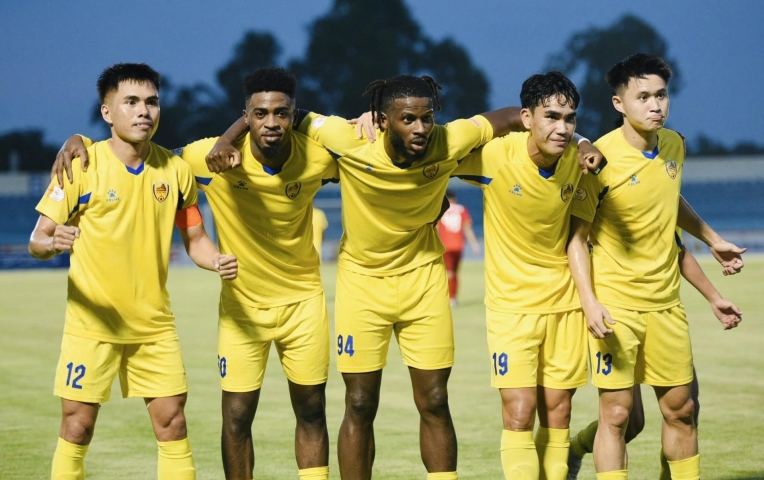 Trụ hạng thành công, đội bóng V-League được thưởng khủng