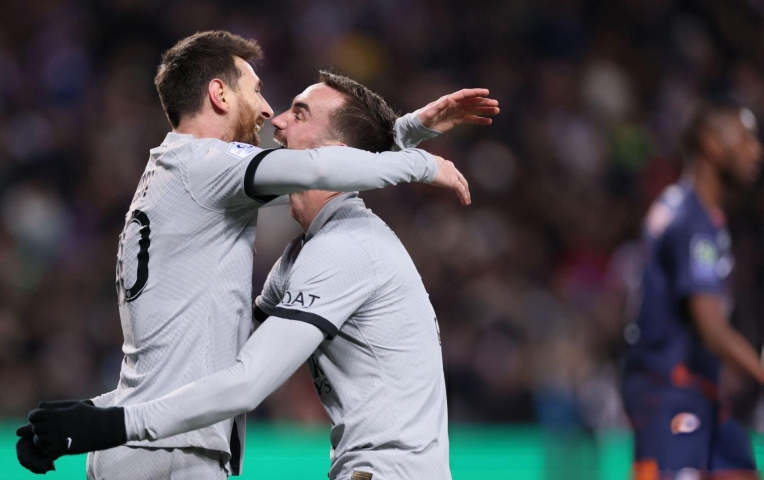 Ronaldo hay Messi? Tiền vệ xuất sắc bậc nhất chọn ra ai vĩ đại hơn