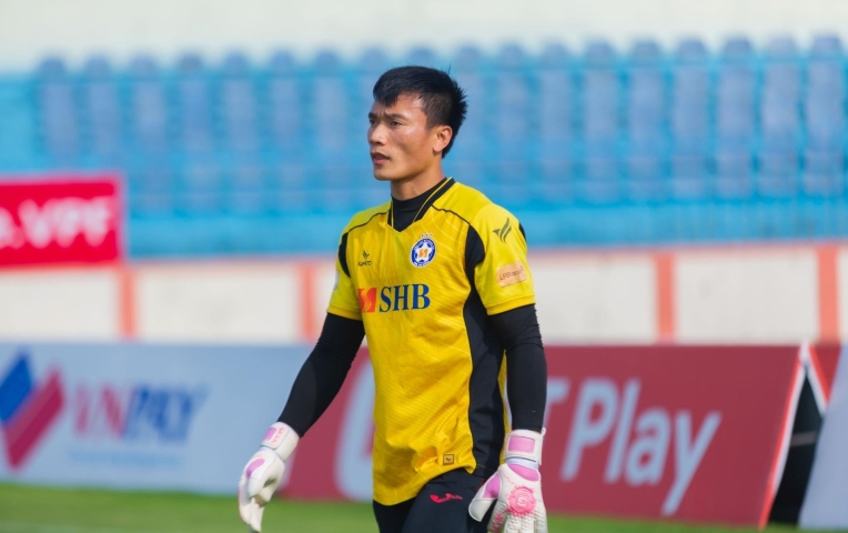 Bùi Tiến Dũng tự tin đấu Công Phượng trận play-off, sẵn sàng bắt pen