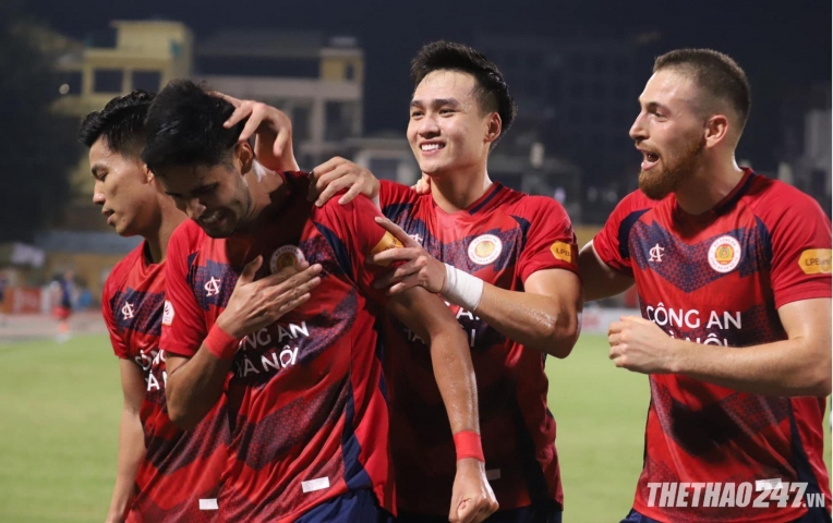 Trung vệ CAHN đặt mục tiêu vô địch tất cả giải đấu mùa tới