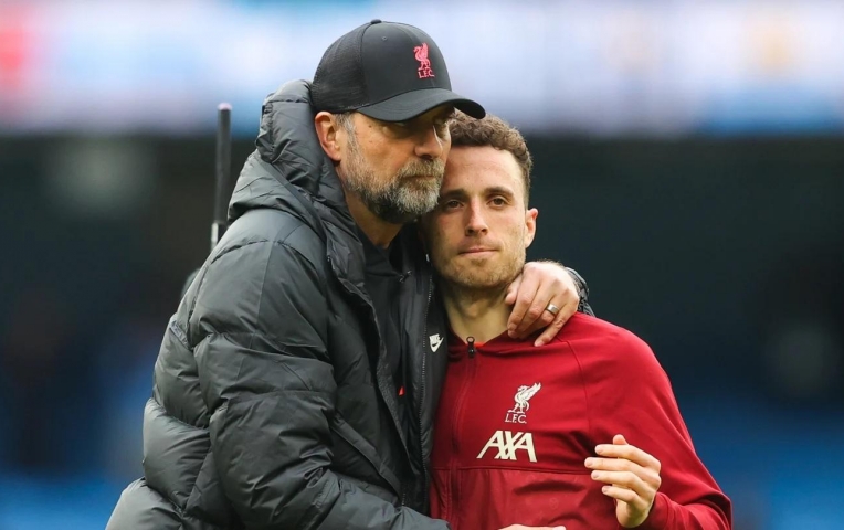 Jurgen Klopp không thể cầm lòng khi Diogo Jota ra đi