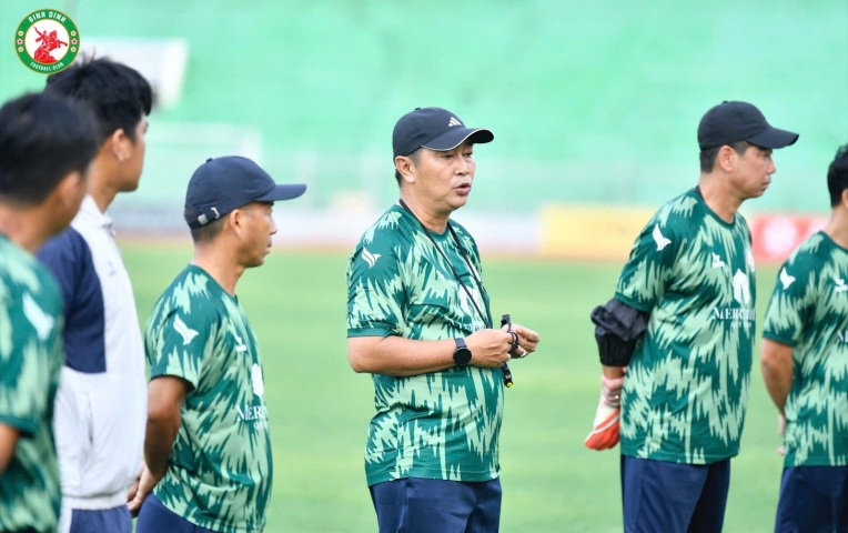 Đội xuống hạng V-League chia tay HLV chỉ sau 2 tháng