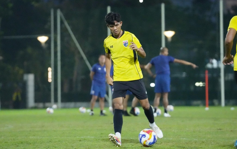 Tiền vệ Thái Lan chỉ thẳng mục tiêu duy nhất tại U23 Đông Nam Á