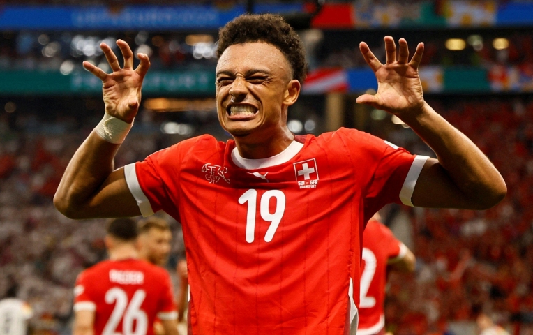 Chuyển nhượng MU 25/7: Vụ Antony 'có biến', quyết nẫng tay trên 'Neymar Thụy Sĩ'