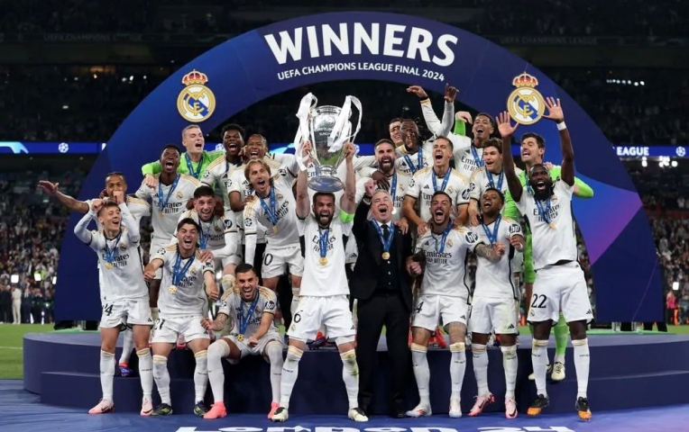 Vỡ oà khoảnh khắc Real Madrid nâng cao cúp vô địch C1 lần thứ 15