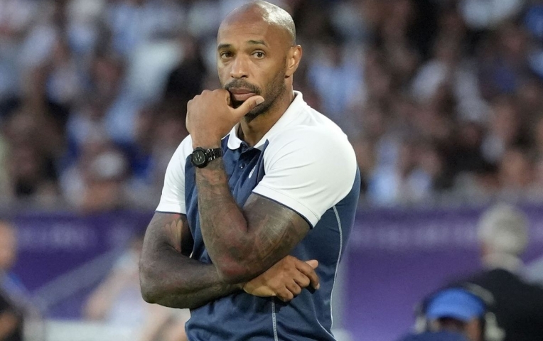 Henry lo Arsenal mãi chưa có danh hiệu lớn