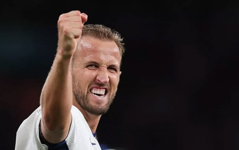 Harry Kane cán mốc lịch sử với cú đúp trên tuyển Anh