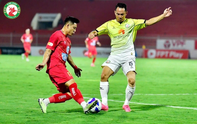 Thắng dễ Bình Định, Thanh Hóa vươn lên dẫn đầu V-League