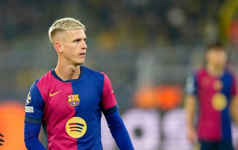 Dani Olmo rời Barca tới Manchester vào tháng Giêng?