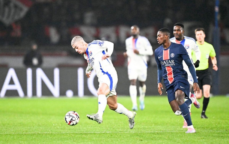 PSG có thực sự đã cứu Lyon?