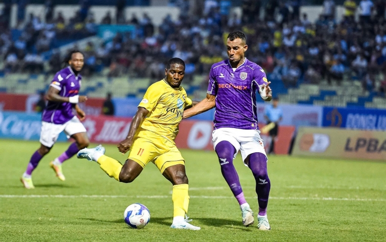 Tiền đạo Jamaica bị loại khỏi danh sách dự V-League