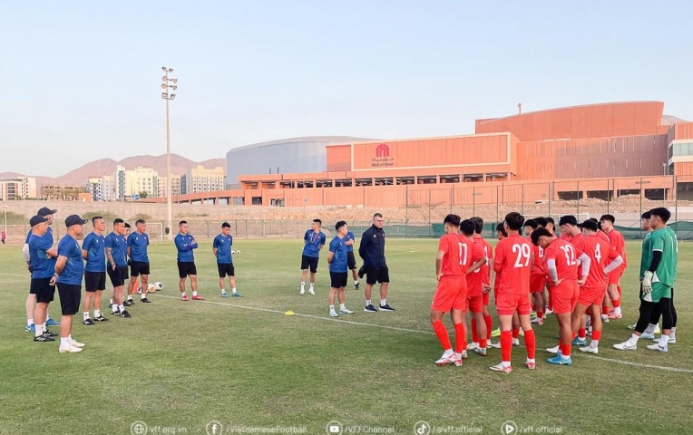 Tuyển Việt Nam đã đến Oman, sẵn sàng săn vé đi World Cup