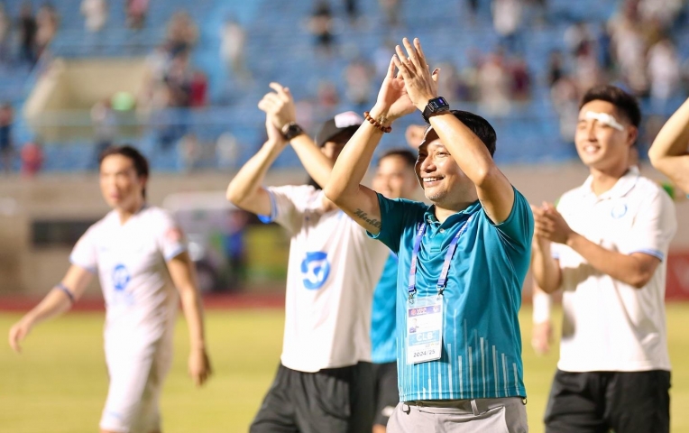 HLV Nam Định lập cột mốc ấn tượng sau chức vô địch V-League