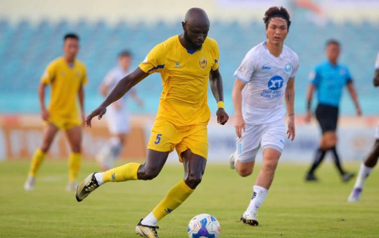 CLB V-League nào phải xuống chơi tại giải hạng Nhất?
