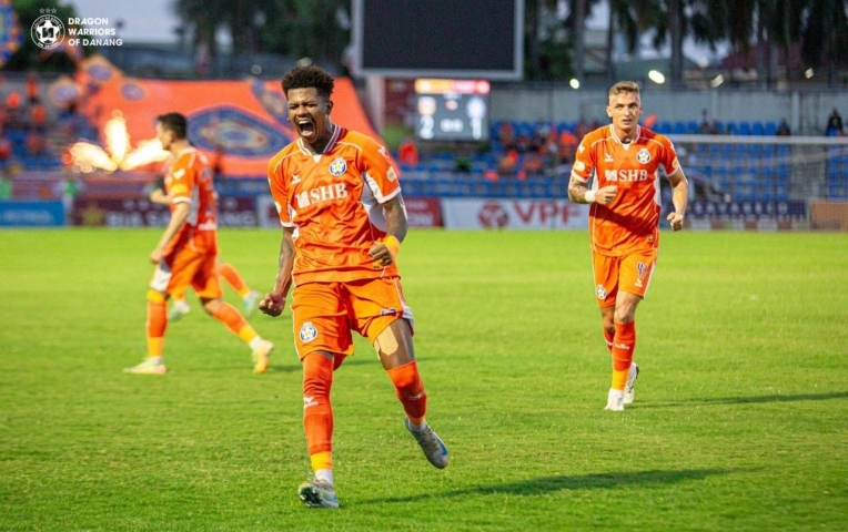 Hàng loạt cầu thủ bị treo giò ở vòng cuối V-League