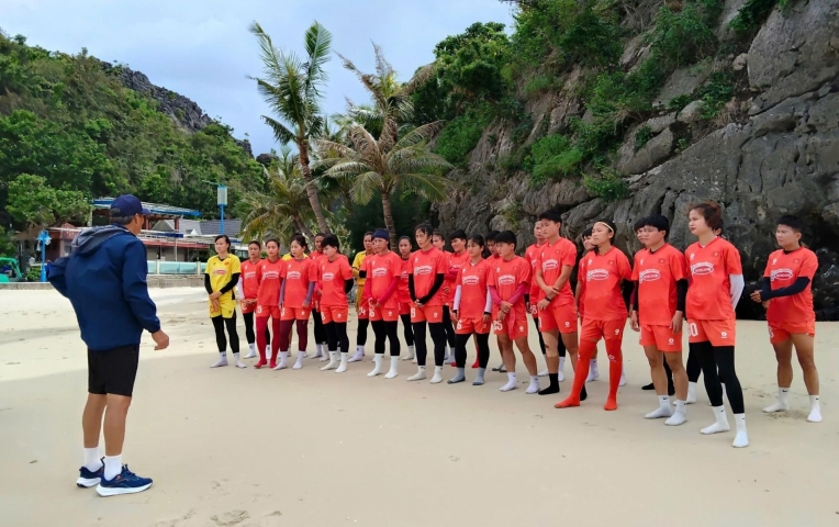VIDEO: ĐT nữ Việt Nam duy trì tập luyện trước AFF Cup