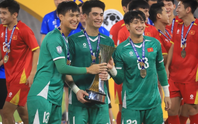 Thủ môn U23 Việt Nam chính thức khoác áo đại gia V-League