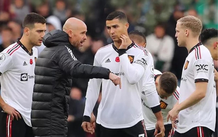 Ronaldo bị Ten Hag 'lưu đày', vào phòng lấy giày cũng bị cấm