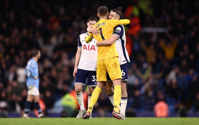 Sao Tottenham gãy mắt cá chân vẫn chơi 60 phút trước Man City