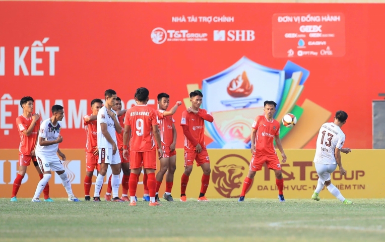 Siêu phẩm đá phạt giúp Thái Lan khởi đầu suôn sẻ tại Giải bóng đá Công an, Cảnh sát Đông Nam Á mở rộng 2025