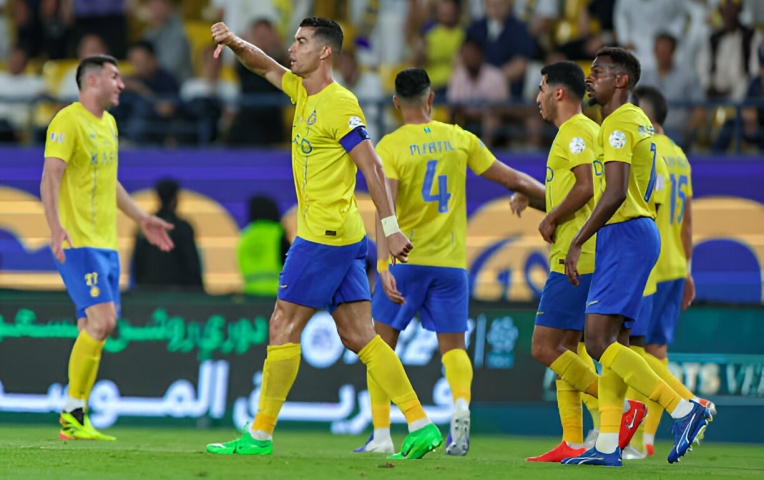 'Người hùng' Real bị Ronaldo cám dỗ, vượt ngàn dặm gia nhập Al Nassr