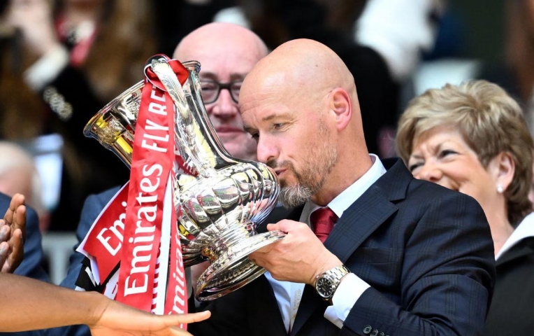 Bayer Leverkusen nhắm cựu HLV Man United thay thế Alonso