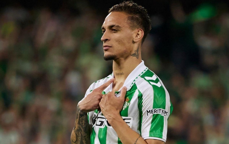 Huyền thoại Real Betis 'bắt cóc' Antony