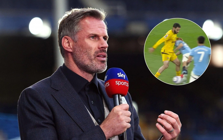 Carragher bất bình khi sao Man City bị vào bóng thô bạo
