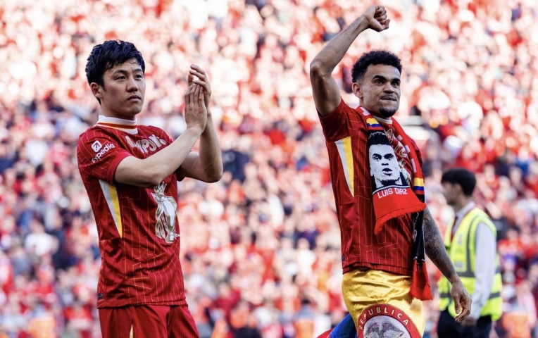 Slot giữ lại cầu thủ có thống kê thẻ vàng kỳ lạ nhất Premier League