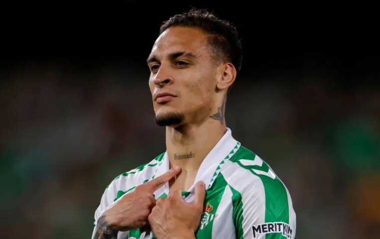 Man United chính thức ra giá cho Antony
