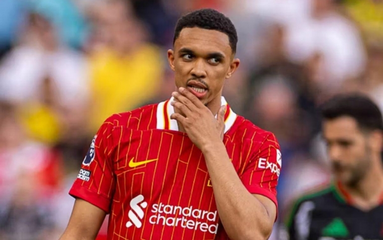 Slot nói gì khi Alexander-Arnold bị la ó?