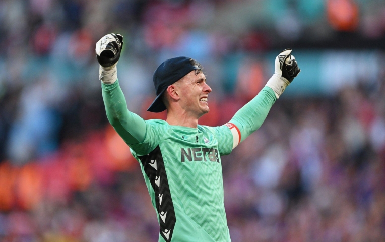 Rõ lý do Dean Henderson thoát thẻ đỏ ở chung kết FA Cup?