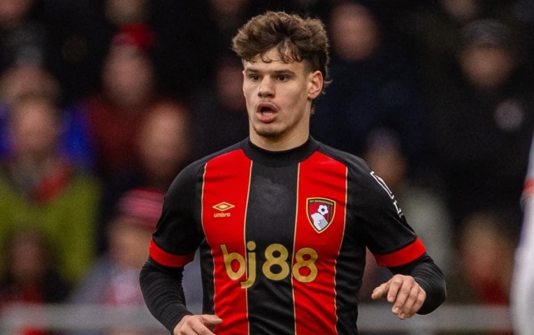 Liverpool tiếp cận hậu vệ trái tiềm năng từ Bournemouth