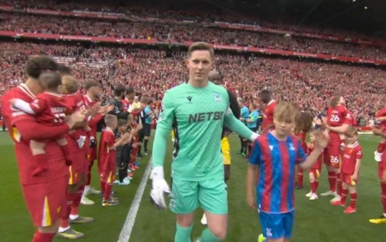 Liverpool bất ngờ làm hành động đặc biệt với nhà vô địch FA Cup