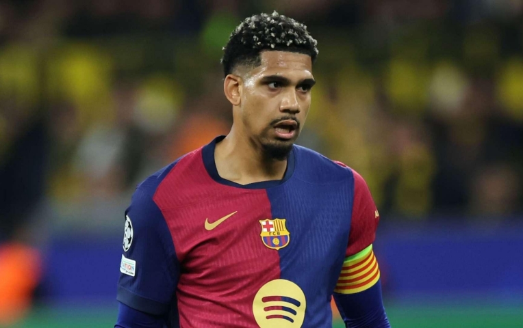 Ronald Araujo đưa ra tuyên bố về tương lai tại Barcelona