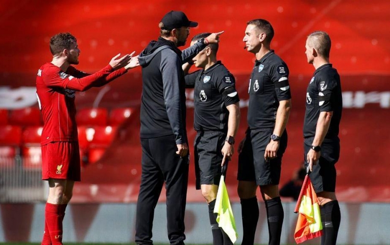 Cựu trọng tài từng 'đá đều' Jurgen Klopp bất ngờ tái xuất