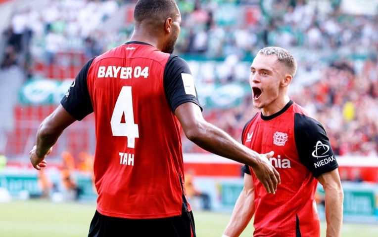 Sao Bayern bực mình khi bị hỏi về Florian Wirtz