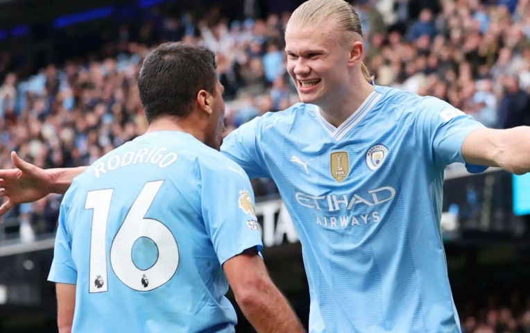 Trụ cột Man City 'bật đèn xanh' cho Real
