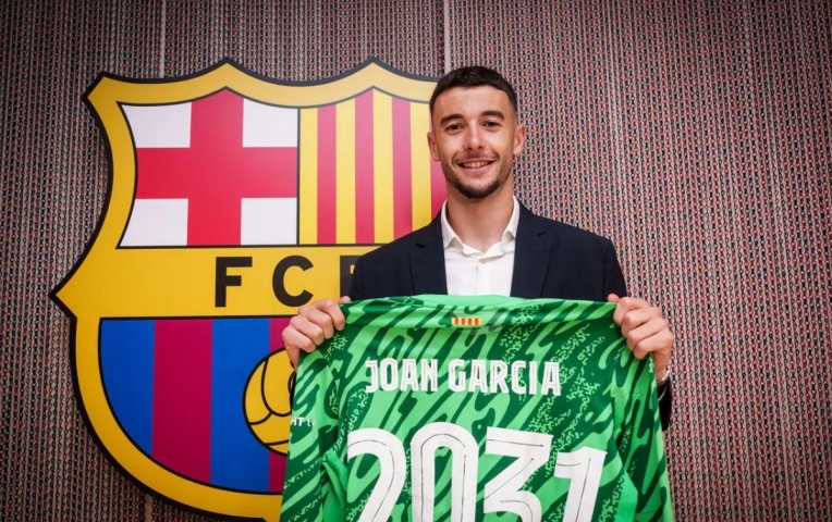 Gia nhập Barca, Joan Garcia lập tức trở thành tâm điểm tiêu cực