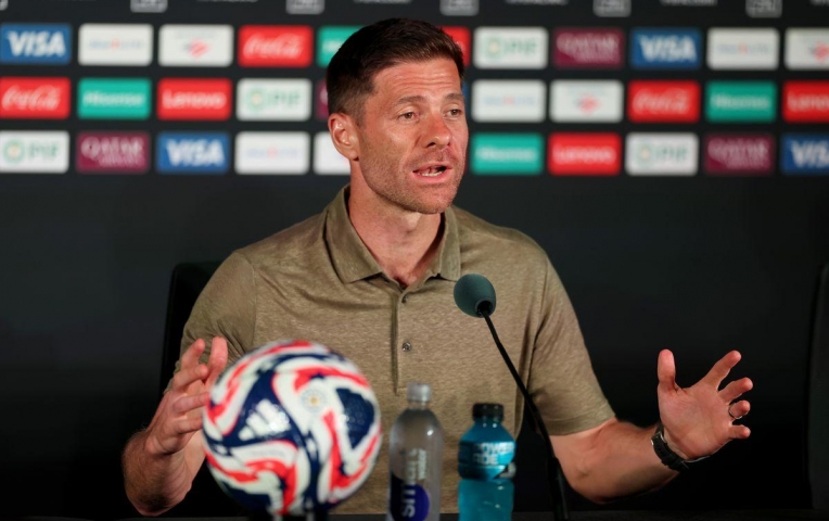 Xabi Alonso chỉ tên tiền vệ Real Madrid giống Steven Gerrard