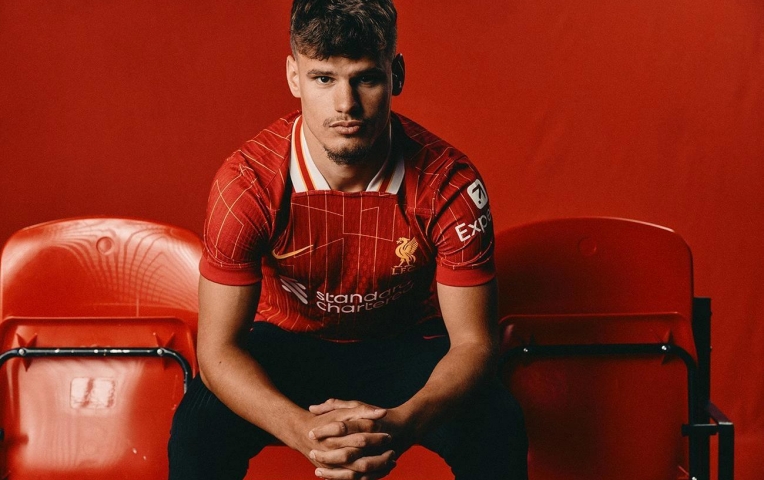 Liverpool chính thức ra mắt tân binh Milos Kerkez