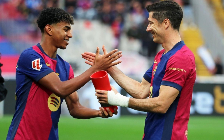 Lamine Yamal vượt mặt Lewandowski tại Barcelona