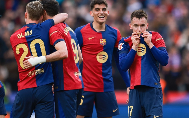 Ngôi sao bị chỉ trích quyết gắn bó với Barca