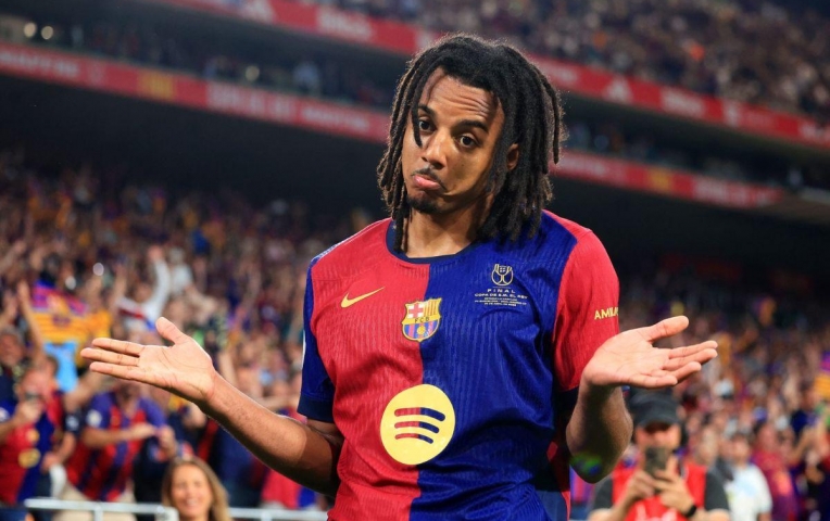 Hàng thủ Barca đón tin vui lớn trước mùa giải mới